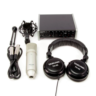 Tascam TrackPack 2X2 Scheda Audio con Cuffie e Microfono